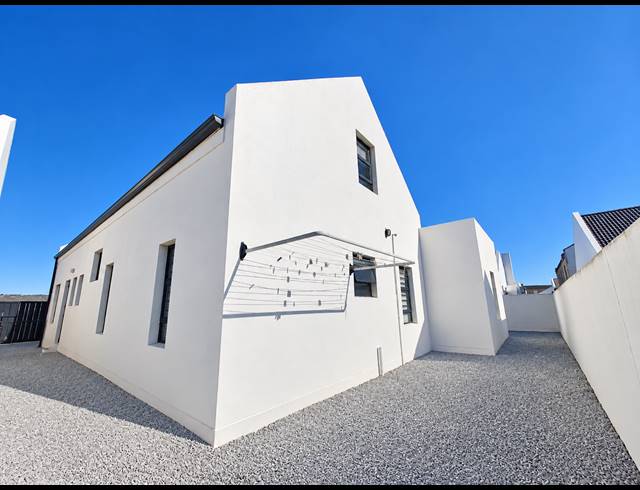 3 BEDROOM FREEHOLD FOR SALE IN BRITANNIA BEACH ESTATE